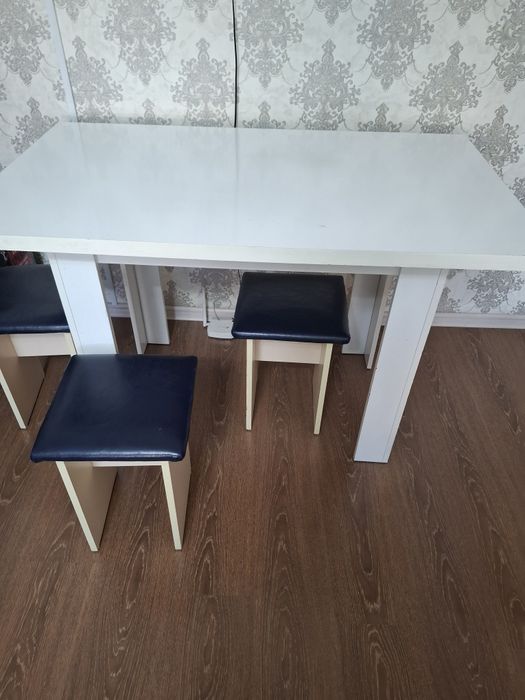 Продам стол, стулья