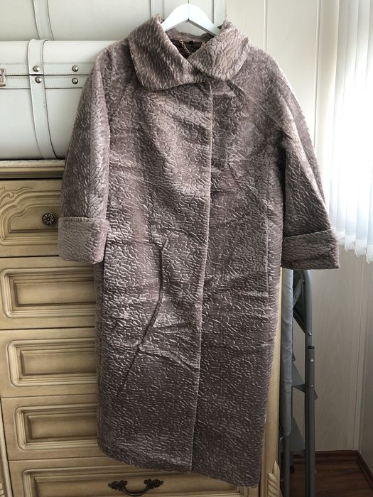 Серое пальто