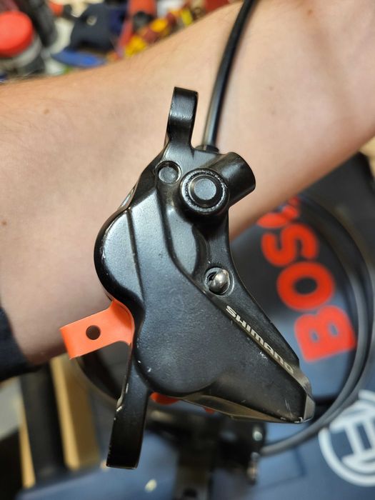 4 бутални спирачки комплект Shimano BL-M4100. Цената е крайна!