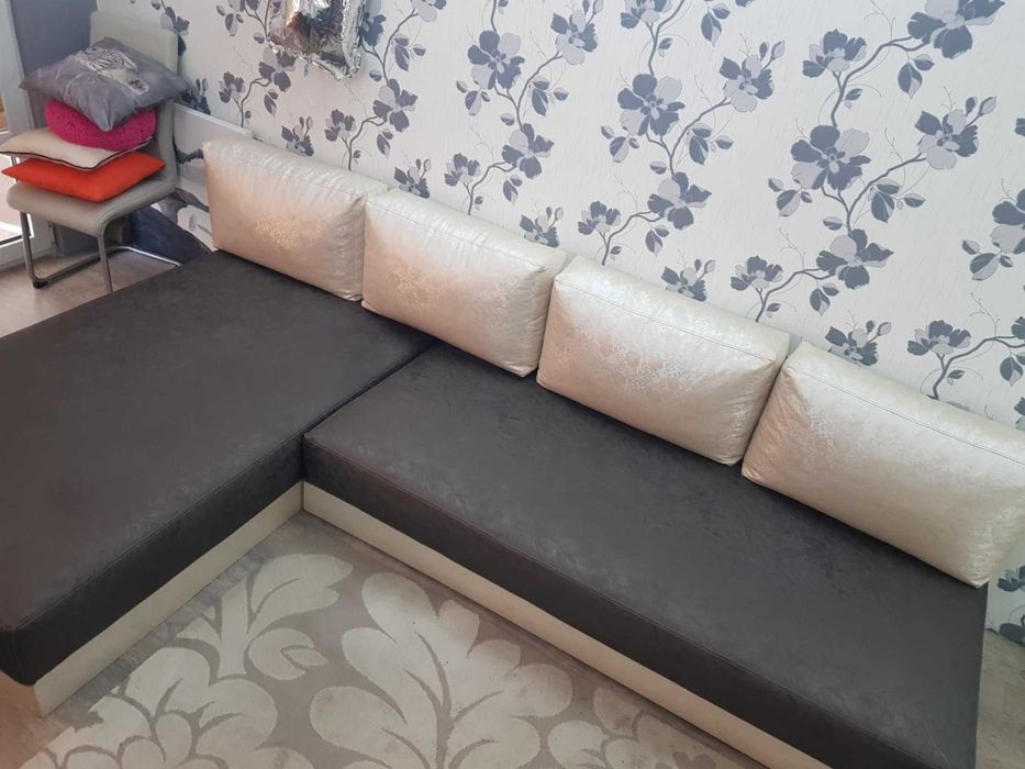 диван кожен/ divan kojen