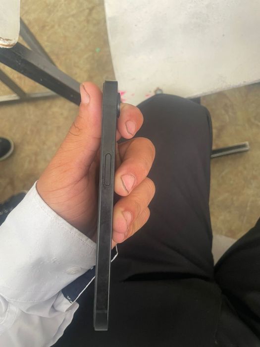 Айфон 16е состояние идьяльное