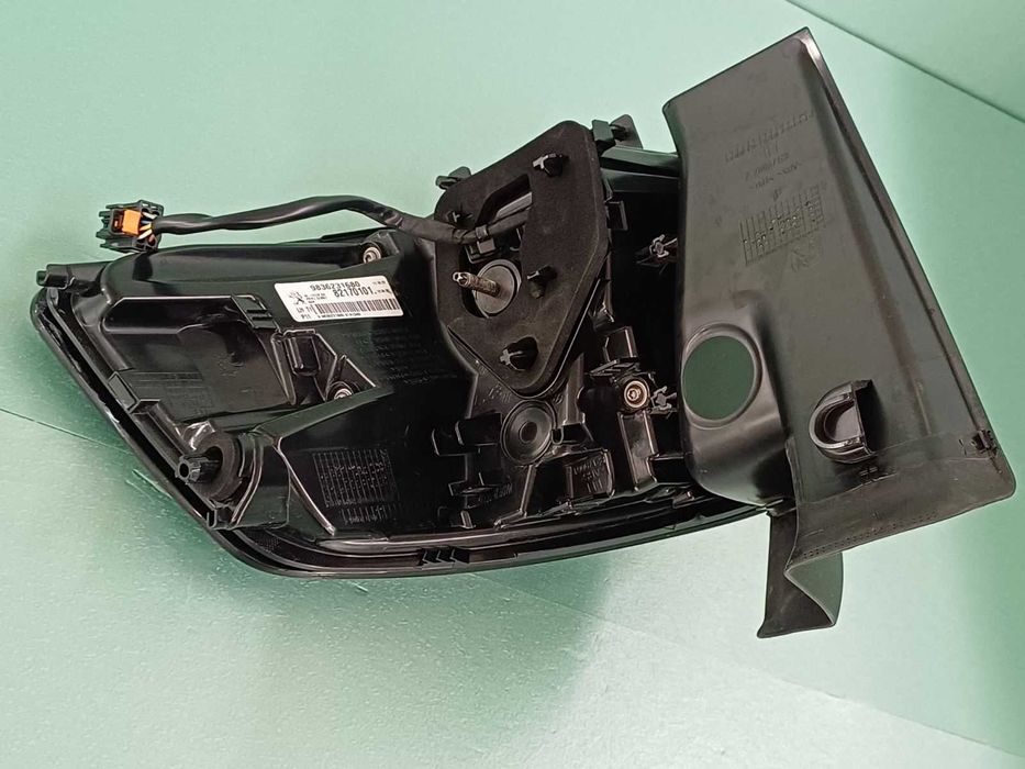 стоп ляв външен Peugeot 5008 модел 2020-2025 г. #1016V