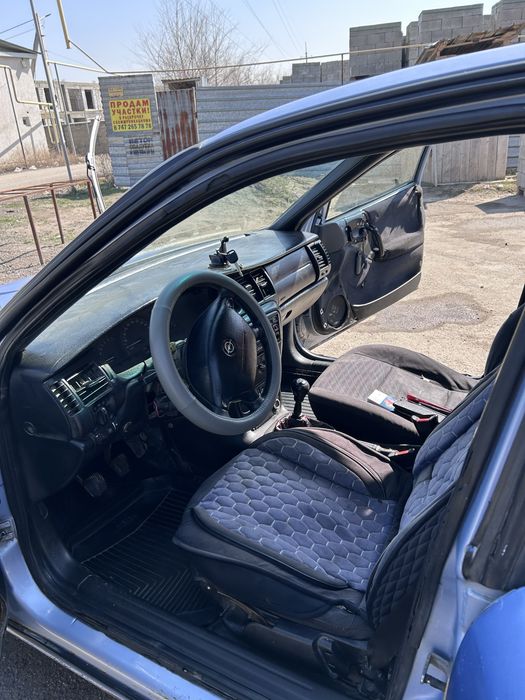 Опел вектра в 1997 жылғы 2.0 обём