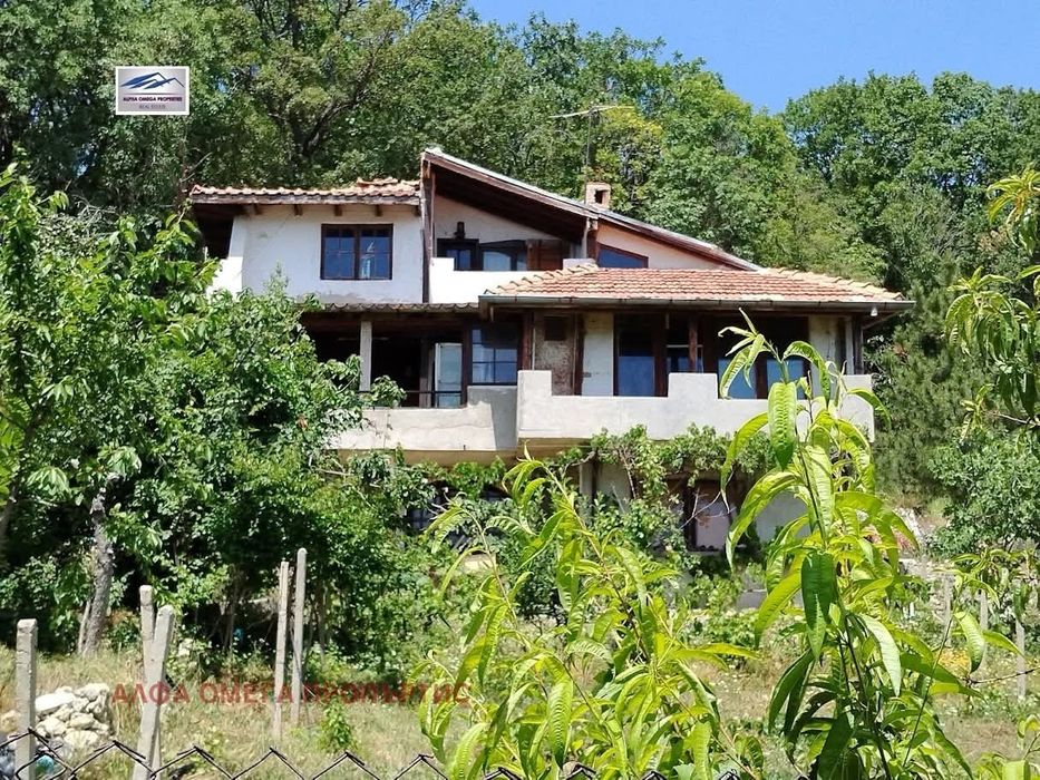 Продавам 2 къщи в един парцел в гр Варна Панорама море