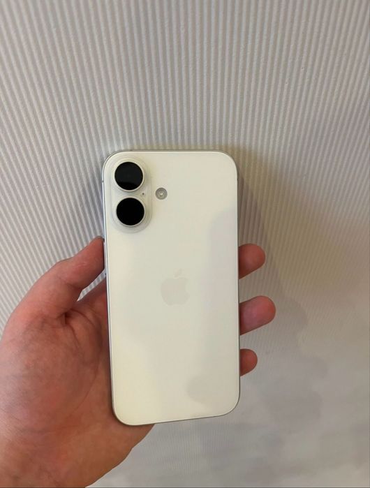 Apple iPhone 16
