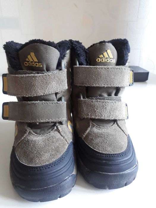 Детски ботуши адидас 22 номер