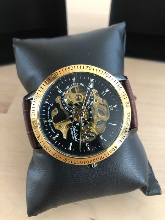 Мъжки елегантен часовник с открит механизъм