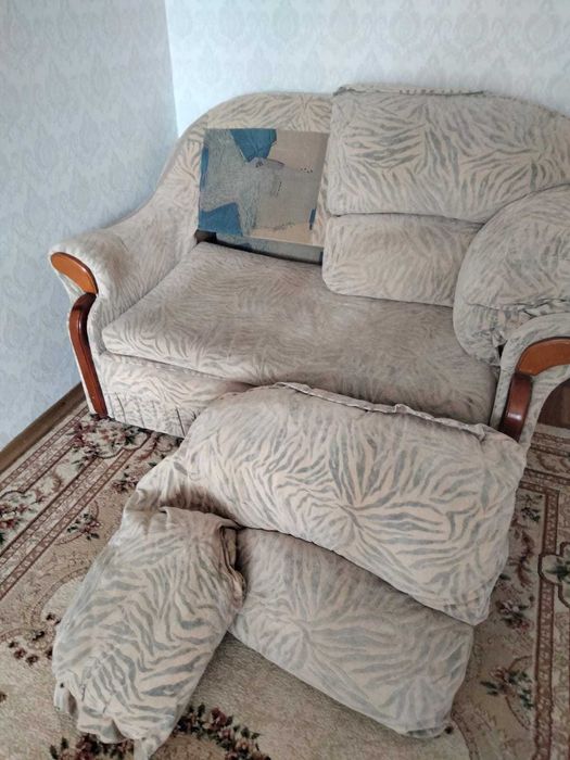 Отдам диван раскладывающийся