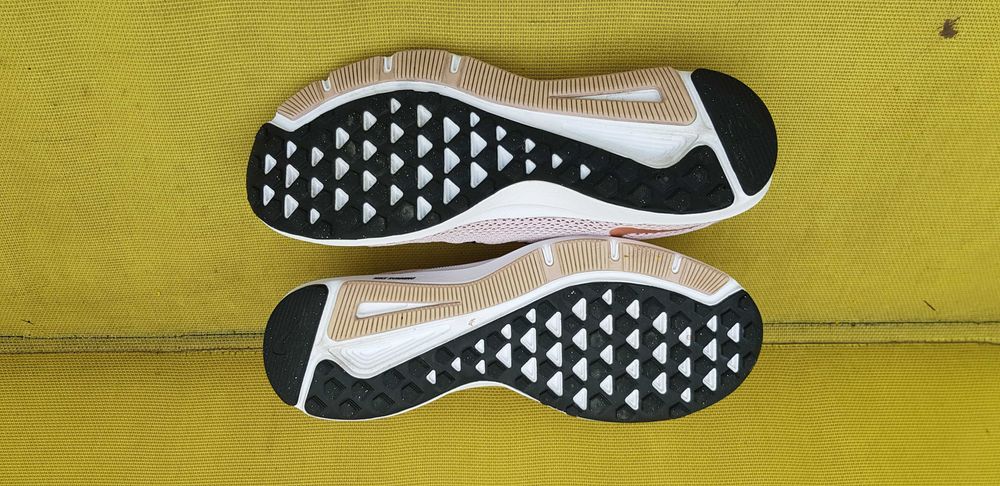 Оригинални маратонки Nike Quest