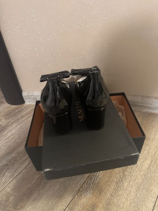 Vind pantofi de firma, de gala