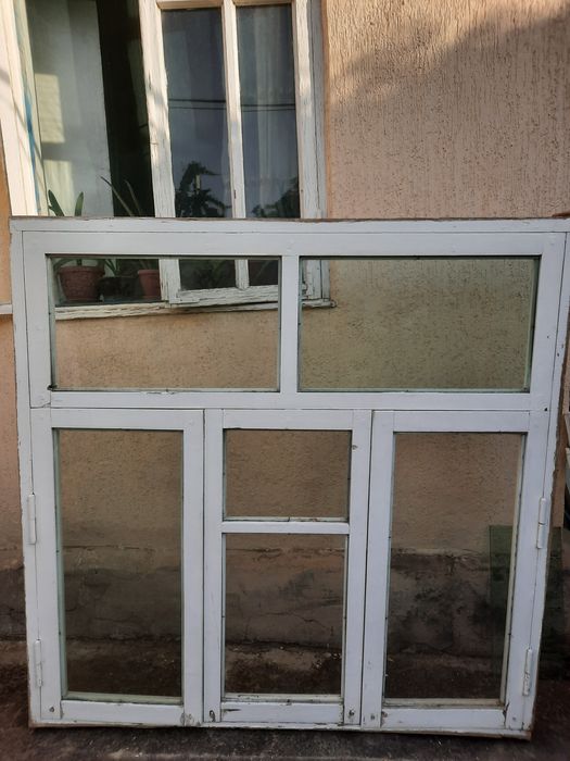 Eski yog'och eshik rom