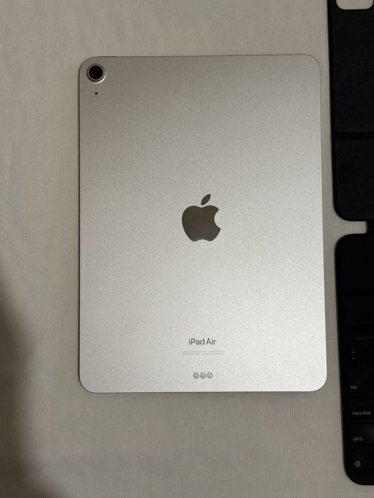 iPad Air 11" M2 | 128GB + Apple Keyboard  + Pencil Pro

Xotira: 128GB