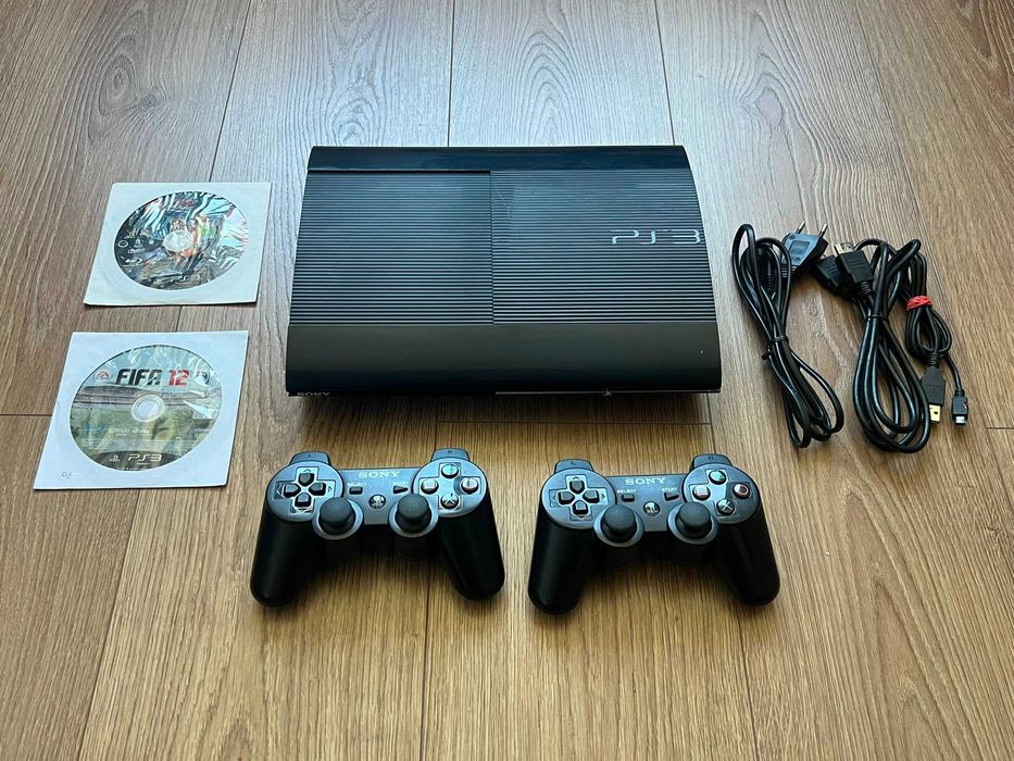 PS3 Playstation 3 Super Slim 500gb cu 2 manete originale sony dualshock, 2 jocuri si toate cablurile necesare