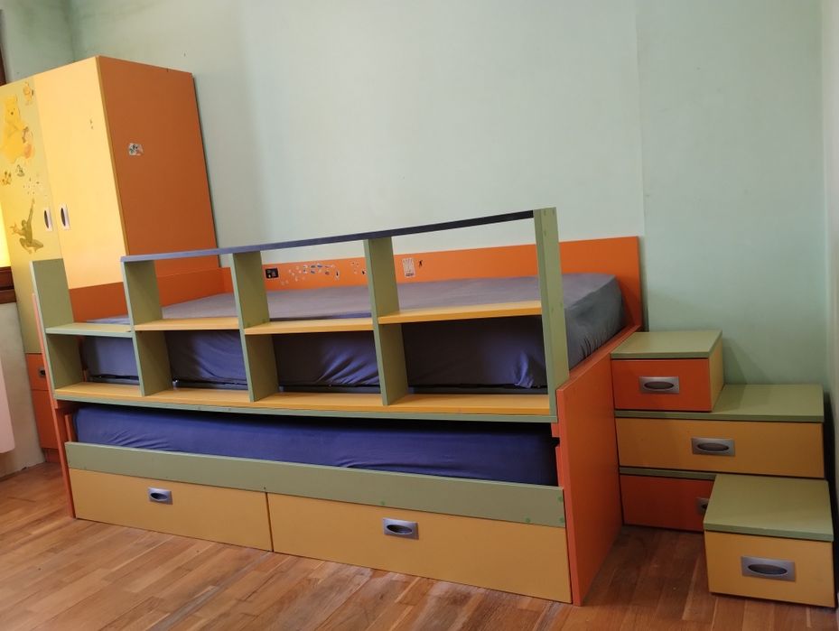 Мебели за детска стая (двойно легло, стълби-чекмеджета, гардероб и скрин)