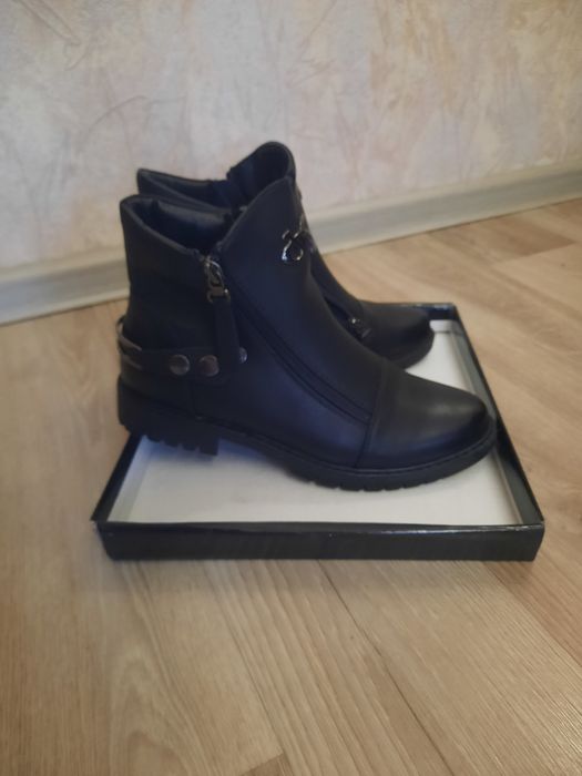 Продам  демисизонные ботинки