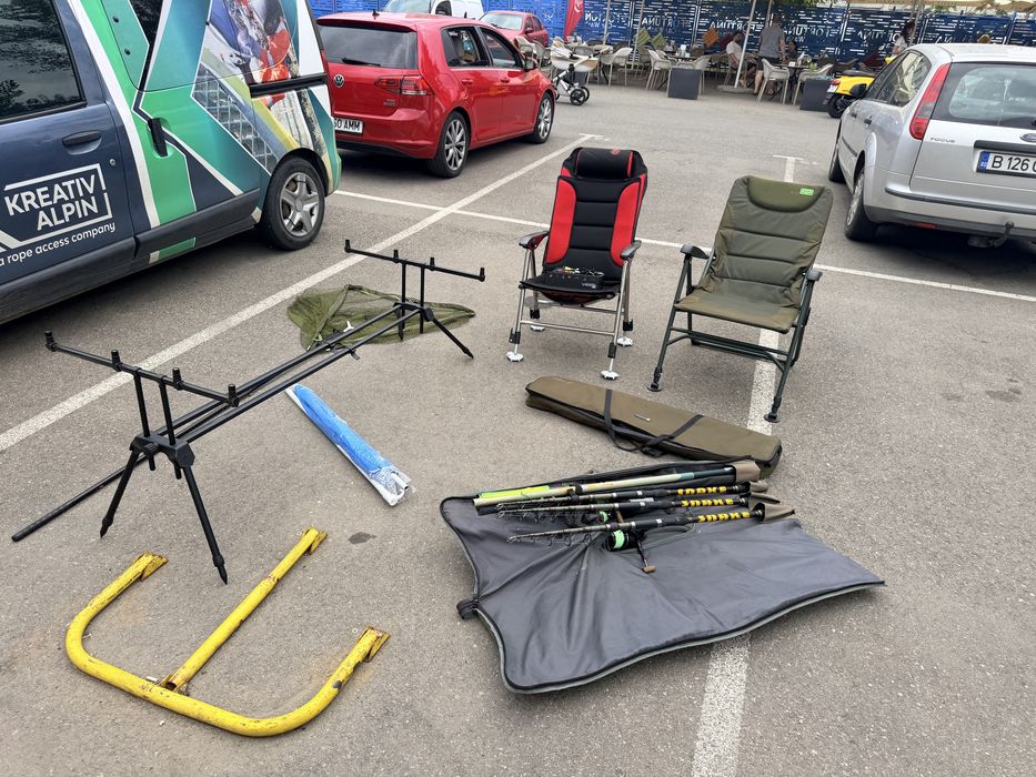 Scule pescuit la crap, Lansete telescopice, Mulinete, 2 undite carbon, 2 scaune umbrela rod pod pret toate 3000 lei