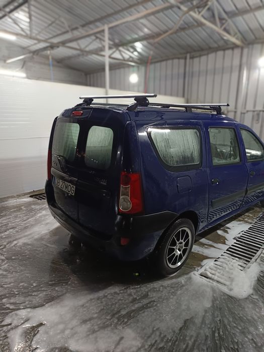 Vând Logan MCV 2007