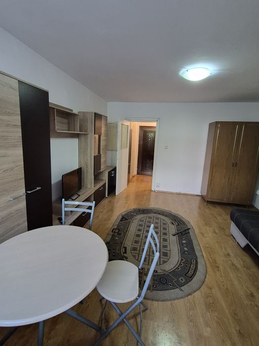 Închiriez  garsoniera  confort  I