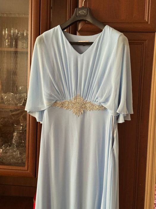 Платья вечерние.