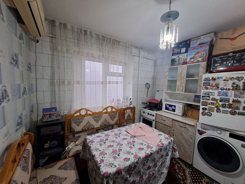 Своя метро М.Горкий 2/2/4  мологоборит с арендатором