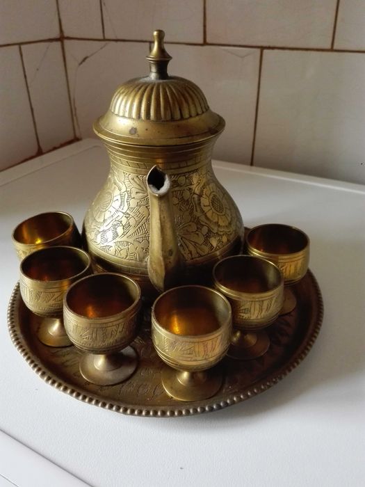 Месингов сервиз и стойка , поставка за вино .