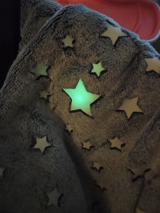 !!!Ликвидация!!!Светещи одеала, играчка сучер и пелени по  10 лв/бр!!!