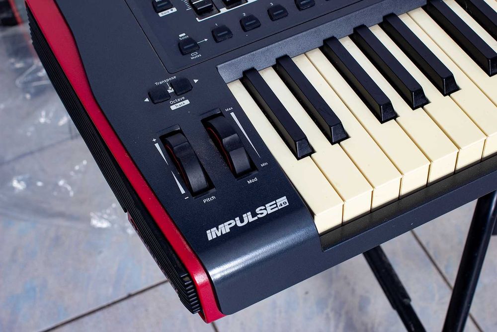 Novation Impulse 49 - Controller MIDI Profesional - Stare Impecabilă