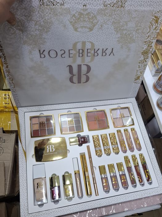 Косметик набор от ROSE BERRY