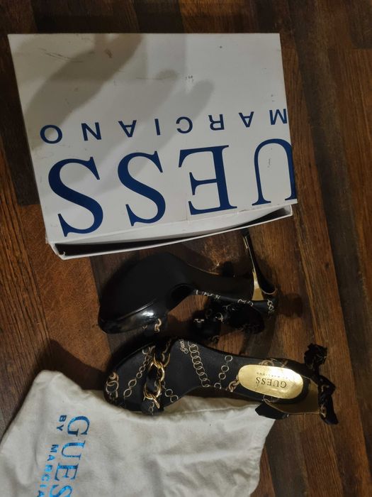 Guess ! Дамски обувки ! Нови!