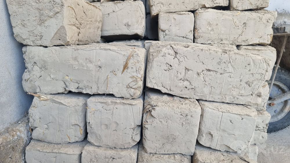 Loy blok sotiladi 220 dona narxi 2,500 soʻm