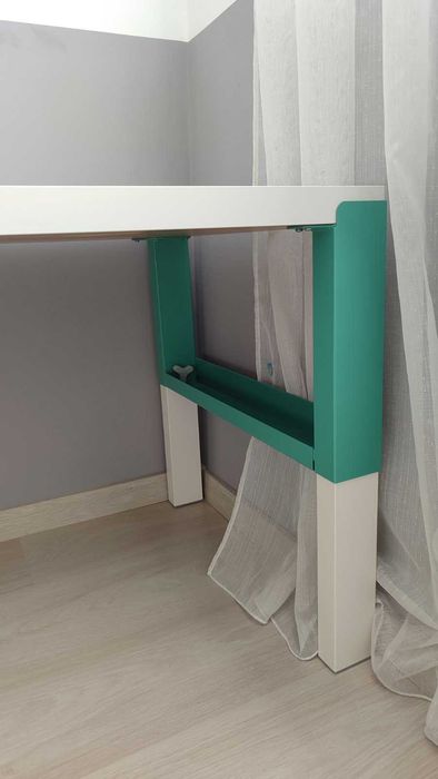 Продавам регулируемо бюро IKEA PÅHL