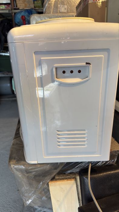 Продам диспенсер для воды