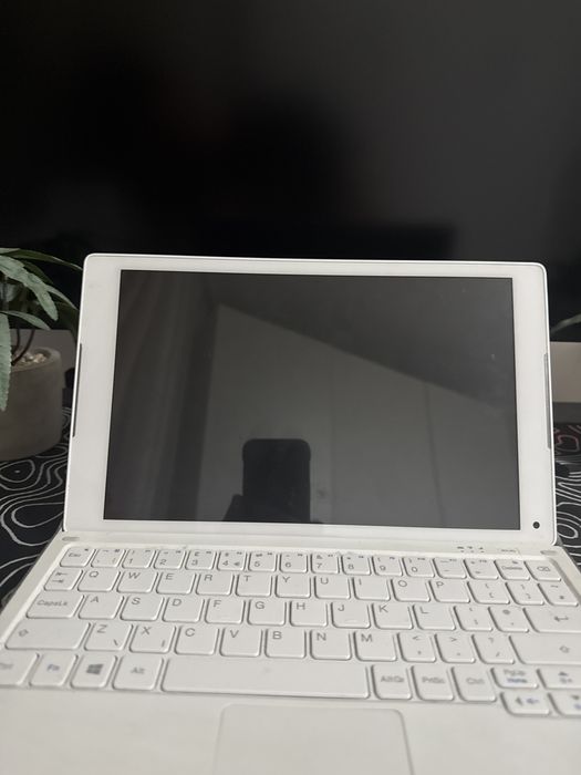 vand tableta nefolosita absolut deloc la jumate  de pret!!