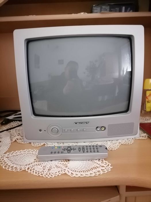 Два работещи, безпроблем телевизора.