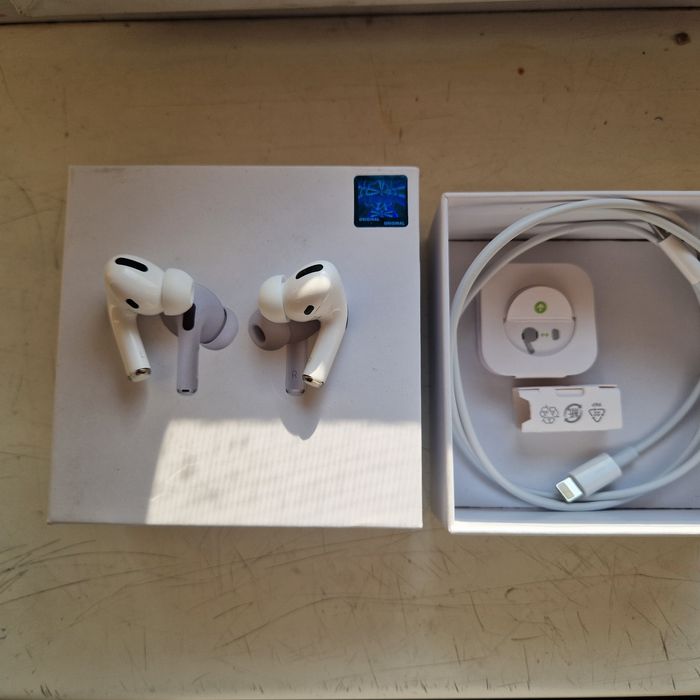 Наушники почти новые.