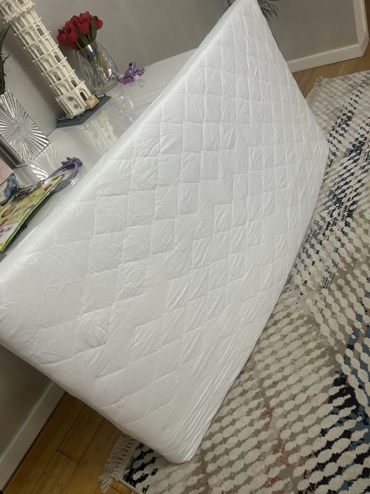 Двухъярусная кровать от Икеа с матрасом