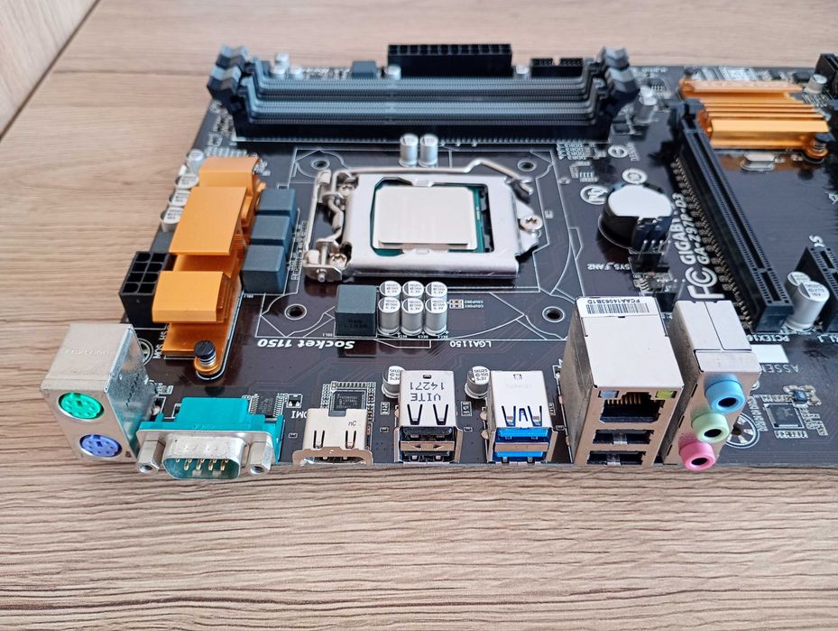 Дънна платка с процесор Intel i7