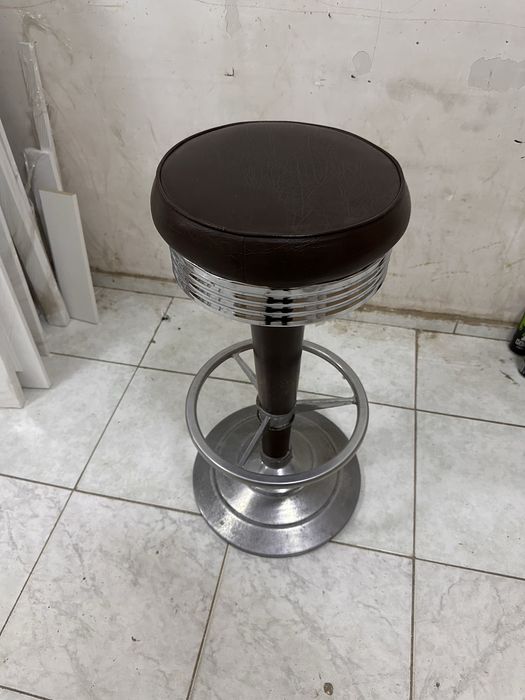 Продам барные стулья.