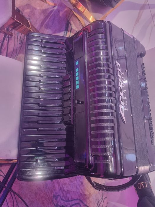 Vand acordeon cu midi si wireles incorporat si procesor juzi micro