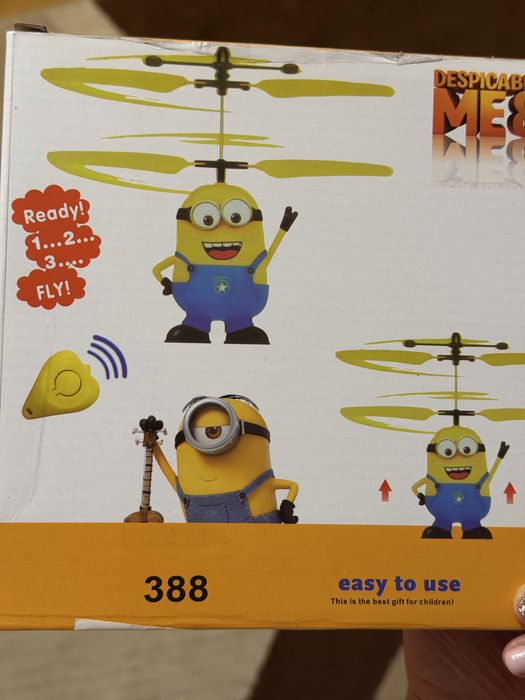 Играчка летящ миньон