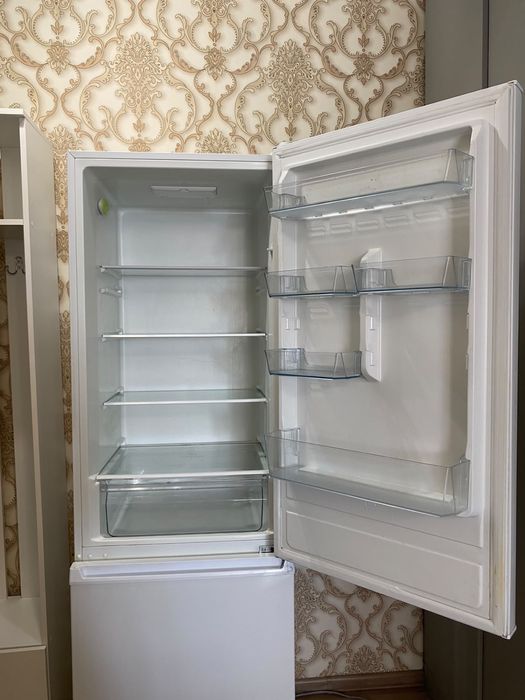 Холодильник  Midea