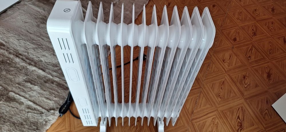 Маслен радиатор Midea 2.5kW с дистанционно в гаранция