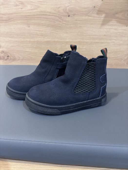 Чисто нови боти за момче в тъмносин цвят.