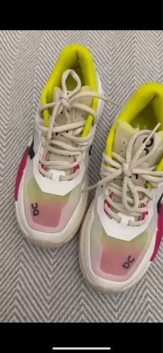 Стильные кроссовки On Running