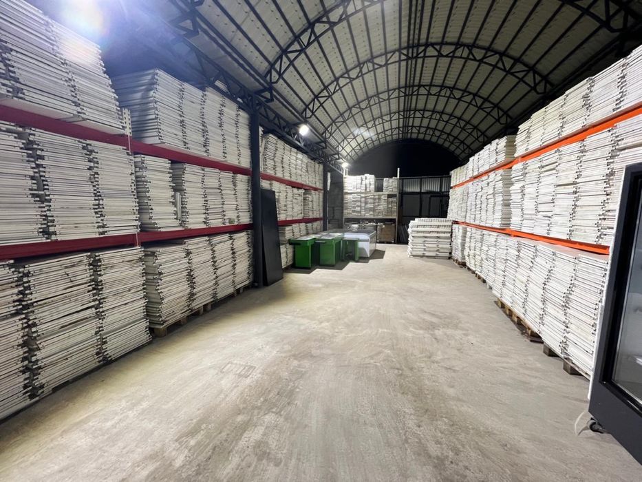 Б/у стеллажи.