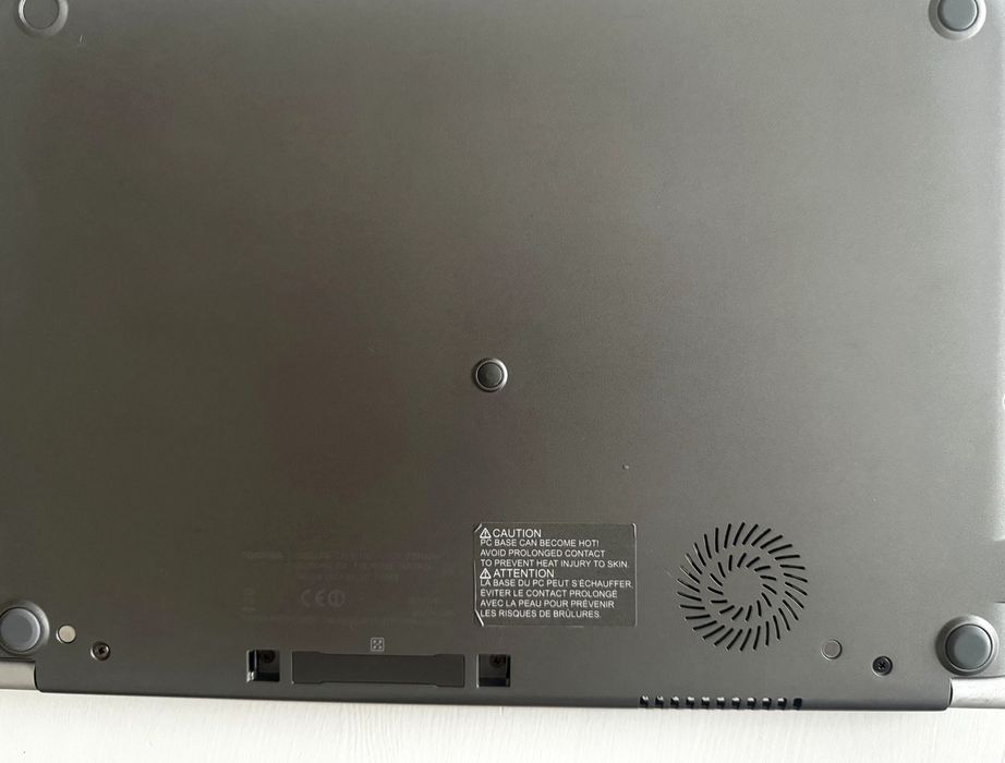 Ultrabook Toshiba Satellite Z30-B-110 | Intel i3 | 12 GB RAM | SSD 128GB | Cutie + Încărcător + Mouse