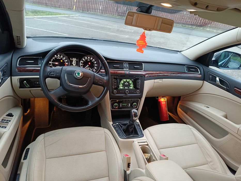 Skoda Superb / 1.6 tdi / 2013 / euro5 / navi / piele / xenon / full