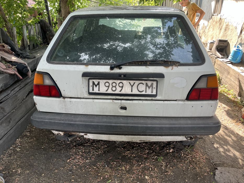 Продам гольф 2 (не на ходу)
