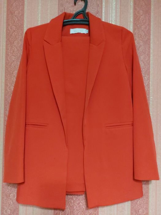 Женский брючный костюм