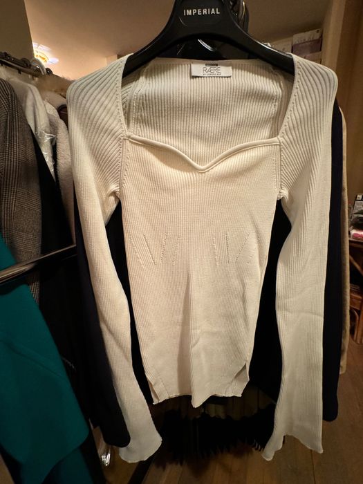 Нова бяла блуза с дълъг ръкав